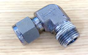 Raccord coudé mâle Swagelok en acier inoxydable, diamètre extérieur du tube 3/8 po x filetage mâle NPT 3/8 po 