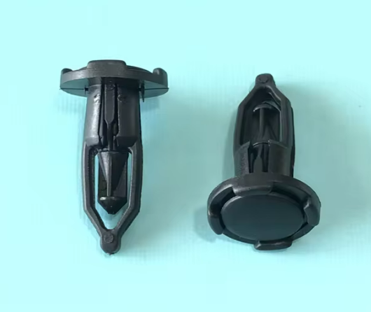 Clip de garniture à pression / dispositif de retenue